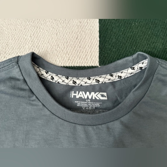 • Hawk Skate Skull Graphic Blue T-Shirt | Men’s Large | NWT • - Picture 3 of 5